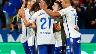 El Real Zaragoza celebra un gol