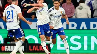 Valera celebra el gol en La Romareda