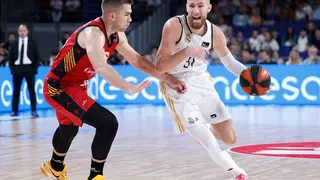 Los de Fisac buscan vencer al Unicaja M&aacute;laga y lograr su primera victoria. Fotograf&iacute;a: P. Castillo.
