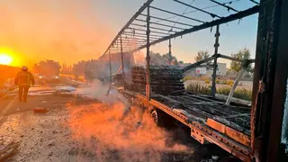 En el siniestro se han visto involucrados un veh&iacute;culo articulado, un turismo y un cami&oacute;n caja