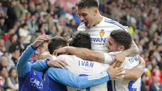 Celebraci&oacute;n de un gol del Real Zaragoza frente al Sporting en El Molin&oacute;n