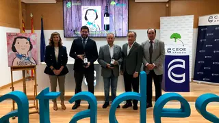 Foto de familia en la presentaci&oacute;n del Vino de la Amistad