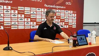 Uno de los tres p&iacute;vots que ostenta actualmente Porfirio Fisac (Kravic, Okafor y Watt) tendr&iacute;a que salir a finales de octubre del club.