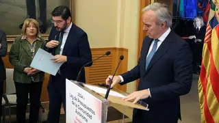 Azc&oacute;n ha presentado las cuentas junto a todo su Ejecutivo
