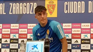Alejandro Franc&eacute;s en sala de prensa