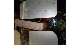 La sede de la formaci&oacute;n en Ejea de los Caballeros ha recibido pintadas, carteles y hasta unas esv&aacute;stica 