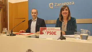 Los concejales del PSOE Lola Ranera y Chema Giral