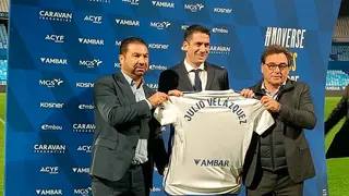 Cordero, Vel&aacute;zquez y Sanlleh&iacute; posan con la camiseta del Real Zaragoza 