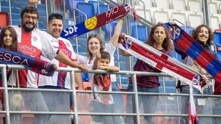 Adem&aacute;s, el club ha destacado que ofrece la posibilidad de viajar en autob&uacute;s hasta el partido por 25 euros. Fotograf&iacute;a: S.D. Huesca.