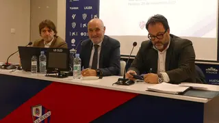 Asimismo, se valoraron los ingresos y gastos del pasado a&ntilde;o, calculando que las ganancias ascendieron a 12,7 millones de euros y los pagos a 20,5, con p&eacute;rdidas de 7,8 millones. Fotograf&iacute;a: S.D. Huesca.