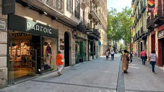 comercios en una calle de Zaragoza
