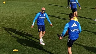 V&iacute;ctor Mollejo entrena con m&aacute;scara