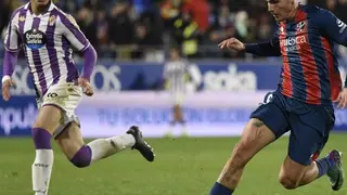 Hugo Vallejo not&oacute; que algo no iba bien alrededor del minuto 57 del encuentro ante el Andorra. Fotograf&iacute;a: S.D. Huesca.