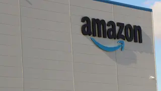 Este centro log&iacute;stico lleva finalizado durante casi un a&ntilde;o, incluso con los letreros de Amazon