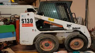
El Equipo de Polic&iacute;a Judicial de Ejea de los Caballeros detuvo a finales del mes de noviembre a 5 presuntos autores de 4 delitos de robo con fuerza en las cosas y un delito de hurto de veh&iacute;culo.