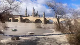 Desde el 112 Arag&oacute;n recomiendan no acercarse a la ribera del Ebro. Foto: Polic&iacute;a Local de Zaragoza