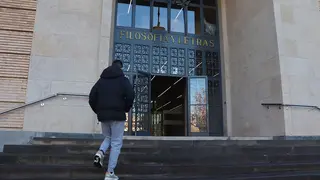 Exterior de la Facultad de Filosof&iacute;a y Letras. Foto: Andr&eacute;s Garc&iacute;a