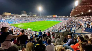 Los abonados del Real Zaragoza esperan adem&aacute;s su reubicaci&oacute;n en La Romareda.