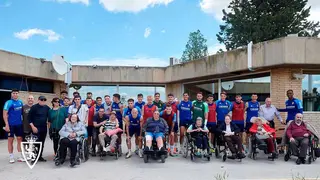 Los mayores han saludado a los jugadores del Real Zaragoza y han estado presentes en el entrenamiento. Foto: Real Zaragoza