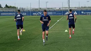 Mario Sober&oacute;n, nuevo fichaje; con Sabin Merino y Maikel Mesa, llamados a salir, a los lados