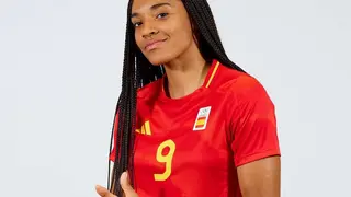 Salma Paralluelo debuta este jueves en los Juegos. Foto: @SEFutbolFem.