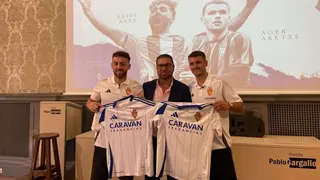 Cordero junto a Keidi Bare y Aketxe en su presentaci&oacute;n