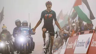 El joven aragon&eacute;s ha vuelto a mostrar su potencial escalador en las rampas m&aacute;s duras del coloso asturiano