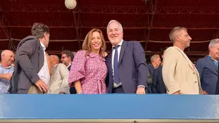 El presidente del Real Zaragoza, Jorge Mas, acudi&oacute; a La Romareda hace tres meses y comparti&oacute; palco con la alcaldesa. Foto: RRSS Natalia Chueca