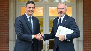 S&aacute;nchez y Azc&oacute;n antes de la reuni&oacute;n. Foto: Moncloa