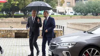 Sada y Lamb&aacute;n, a su llegada al debate. Foto: Cortes de Arag&oacute;n