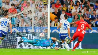 Luis Su&aacute;rez, con dos tantos, dio la victoria al Almer&iacute;a frente al Real Zaragoza en La Romareda. Foto: LaLiga