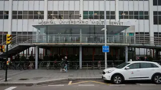 Fachada del Hospital Miguel Servet. Foto: Andr&eacute;s Garc&iacute;a
