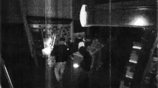 Imagen en la que se aprecia a dos siluetas durante el tercer y &uacute;ltimo robo a la empresa del pol&iacute;gono industrial R&iacute;o de Huerva