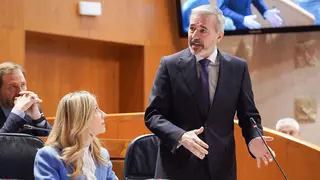 El presidente Azc&oacute;n, este viernes, durante el pleno. Foto: Cortes Arag&oacute;n