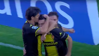 Sapunaru y Zuculini abrazan a Postiga en el 0-1. Foto: Captura de LaLiga