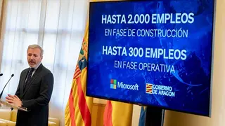 El presidente Azc&oacute;n durante el anuncio este viernes en la Sala de las Columnas. Foto: DGA/ Fabi&aacute;n Sim&oacute;n