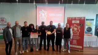 Los ganadores se han llevado un cheque por 200 kilos de patatas