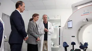 La ministra y el consejero, el pasado verano en el Servet. Foto: Pilar &Aacute;lvarez
