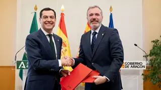 Firma del acuerdo en el Pignatelli. Foto: Fabi&aacute;n Sim&oacute;n (DGA)