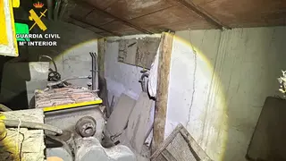 dos j&oacute;venes que fueron sorprendidos in fraganti mientras robaban en el interior de un establecimiento de mec&aacute;nica en Tauste la semana pasada