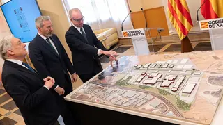El consejero Octavio L&oacute;pez junto al presidente Azc&oacute;n y el CEO de la compa&ntilde;&iacute;a, Jorge Costa. Foto: DGA