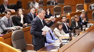 Sab&eacute;s y el resto del grupo socialista. Foto: Cortes de Arag&oacute;n