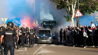El recibimiento al Real Zaragoza ha ido precedido de un corteo hasta La Romareda