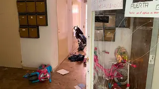 El n&uacute;mero 8 de la calle Monta&ntilde;&eacute;s del barrio Delicias de Zaragoza cuenta con varios pisos okupados.