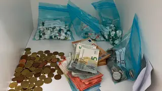 Al ser detenido por la Polic&iacute;a, el joven explic&oacute; a los agentes que en la habitaci&oacute;n donde viv&iacute;a guardaba m&aacute;s coca&iacute;na.