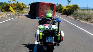 Un accidente de tr&aacute;fico en Zaragoza ha dejado dos heridos leves este jueves cuando un autob&uacute;s de empresa ha volcado en la A-122 a la altura de Figueruelas.