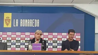 Txema Indias, director deportivo del Real Zaragoza, y Fernando L&oacute;pez, director general, en la presentaci&oacute;n del primero hace cuatro meses. Foto: M.G.