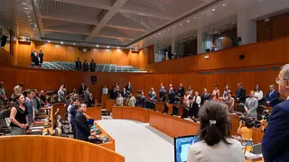 El hemiciclo durante la declaraci&oacute;n institucional. Foto: Cortes de Arag&oacute;n
