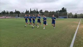 Los jugadores del Real Zaragoza han realizado las primeras carreras. Foto: M.G.