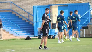 Gabi dirige los entrenamientos del Real Zaragoza con escasez de centrales. Foto: Pilar &Aacute;lvarez